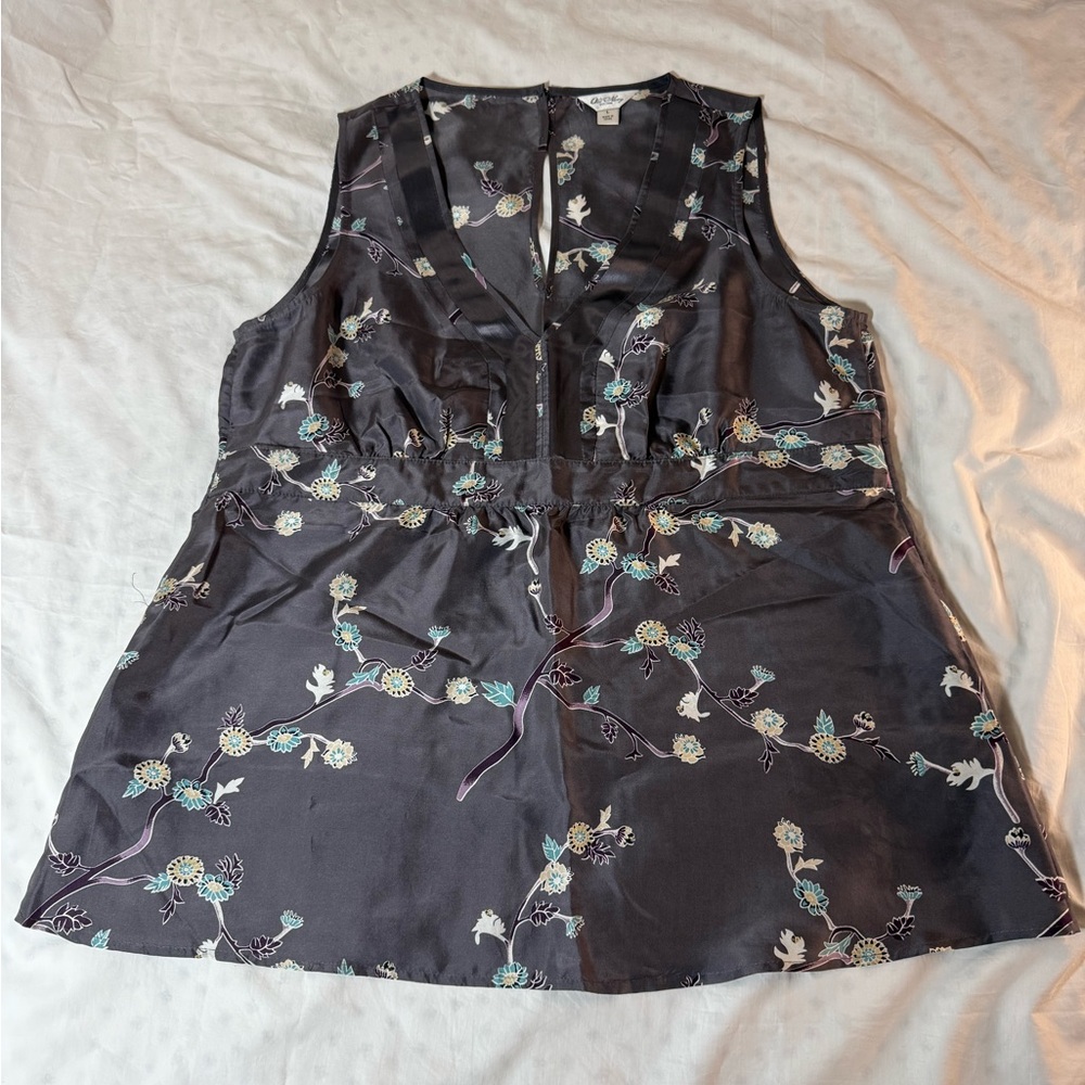 Old Navy Gray Floral Sleeveless top Large